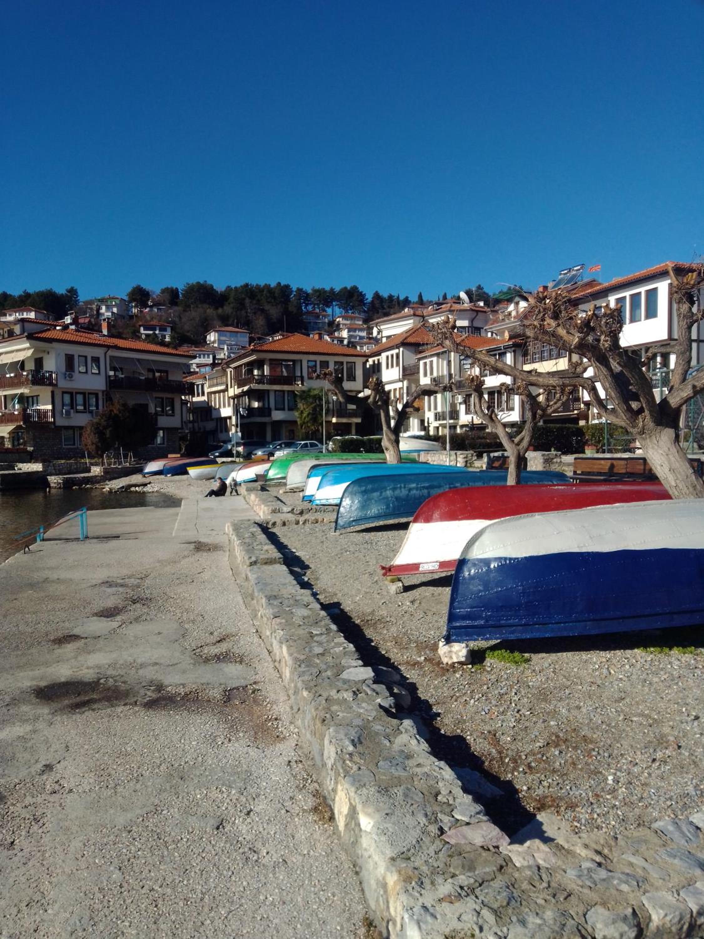Beach Apartment Ohrid - Near Beach, Balcony and Free Parking
