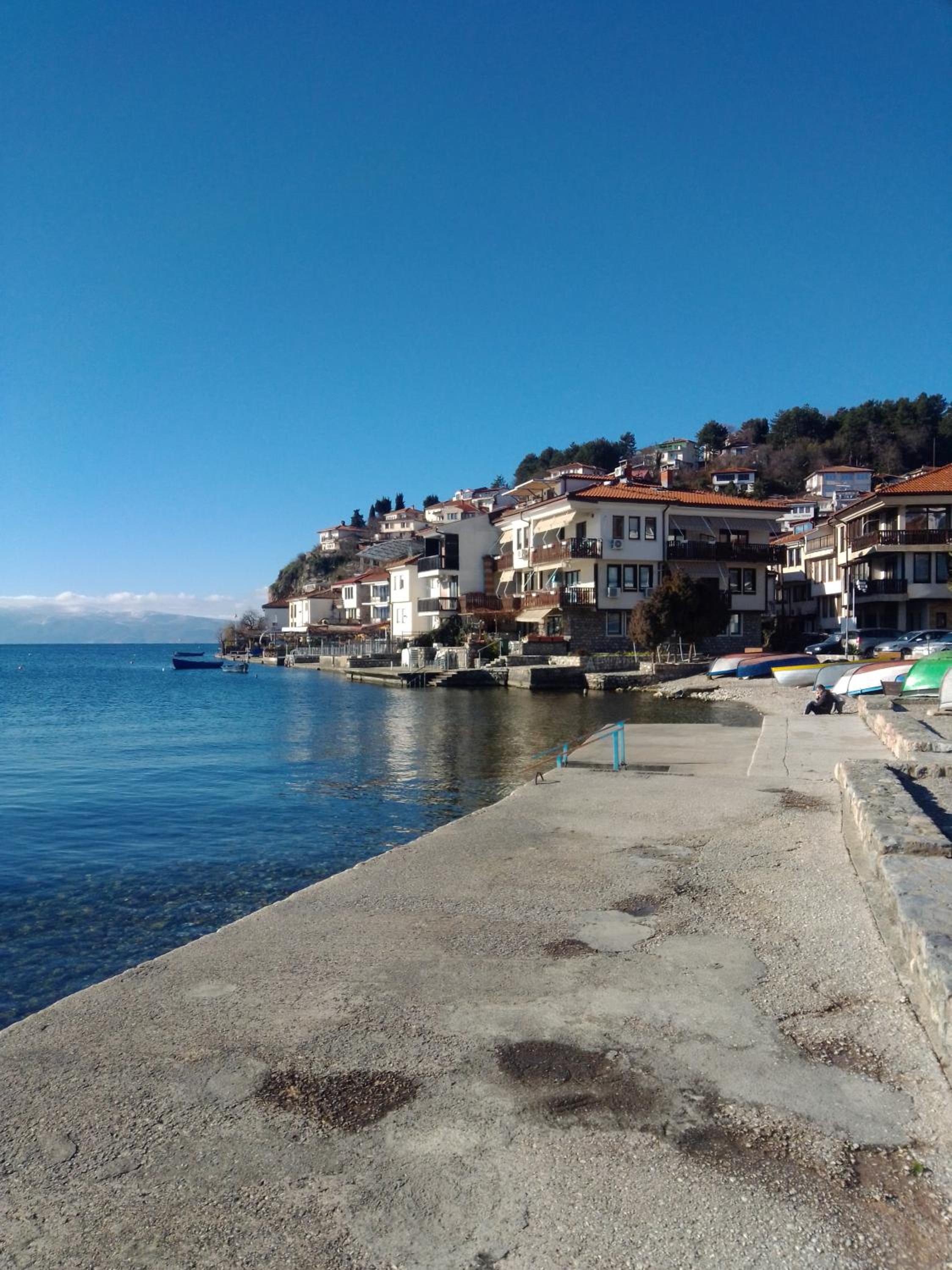 Beach Apartment Ohrid - Near Beach, Balcony and Free Parking