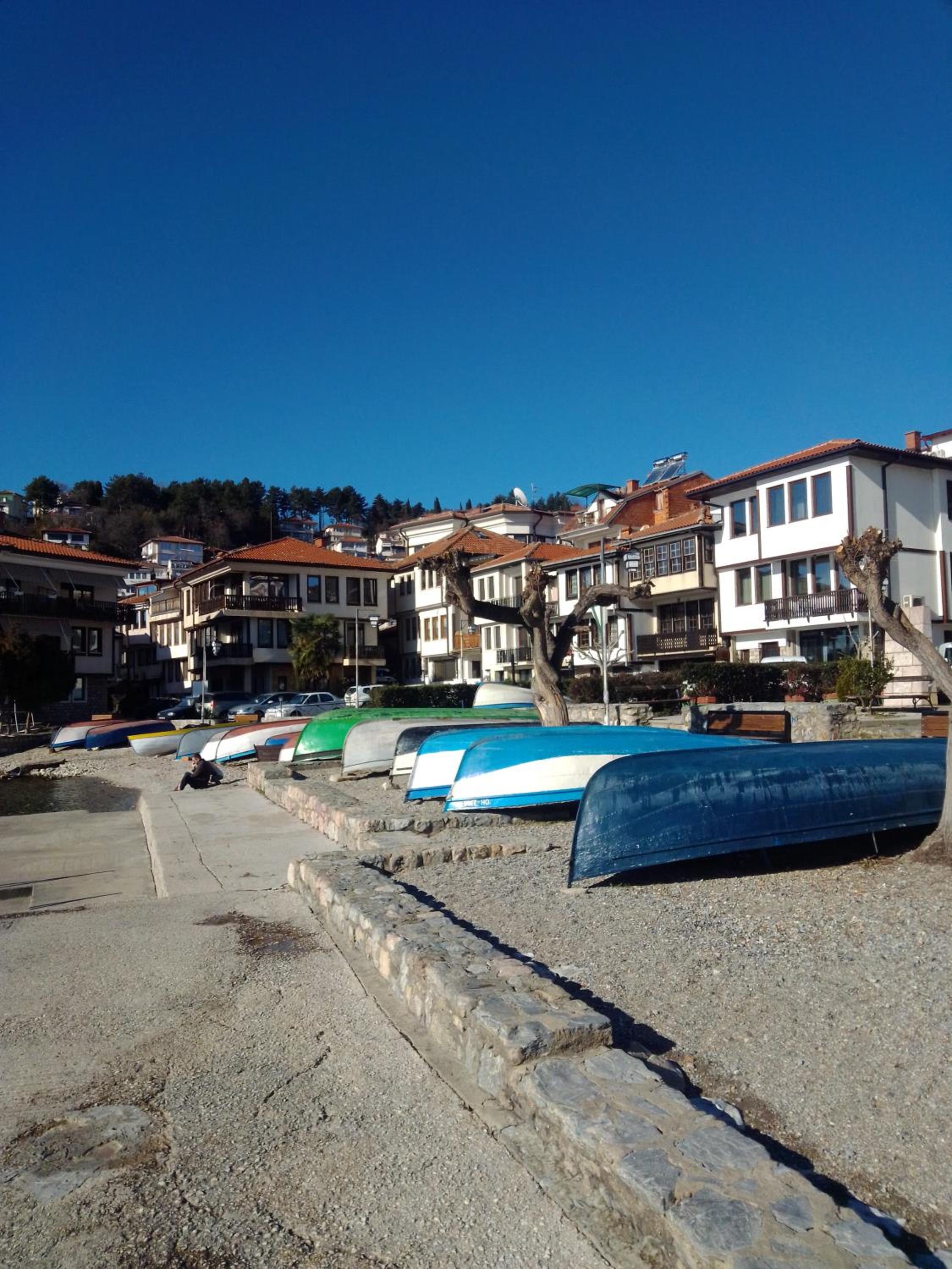 Beach Apartment Ohrid - Near Beach, Balcony and Free Parking