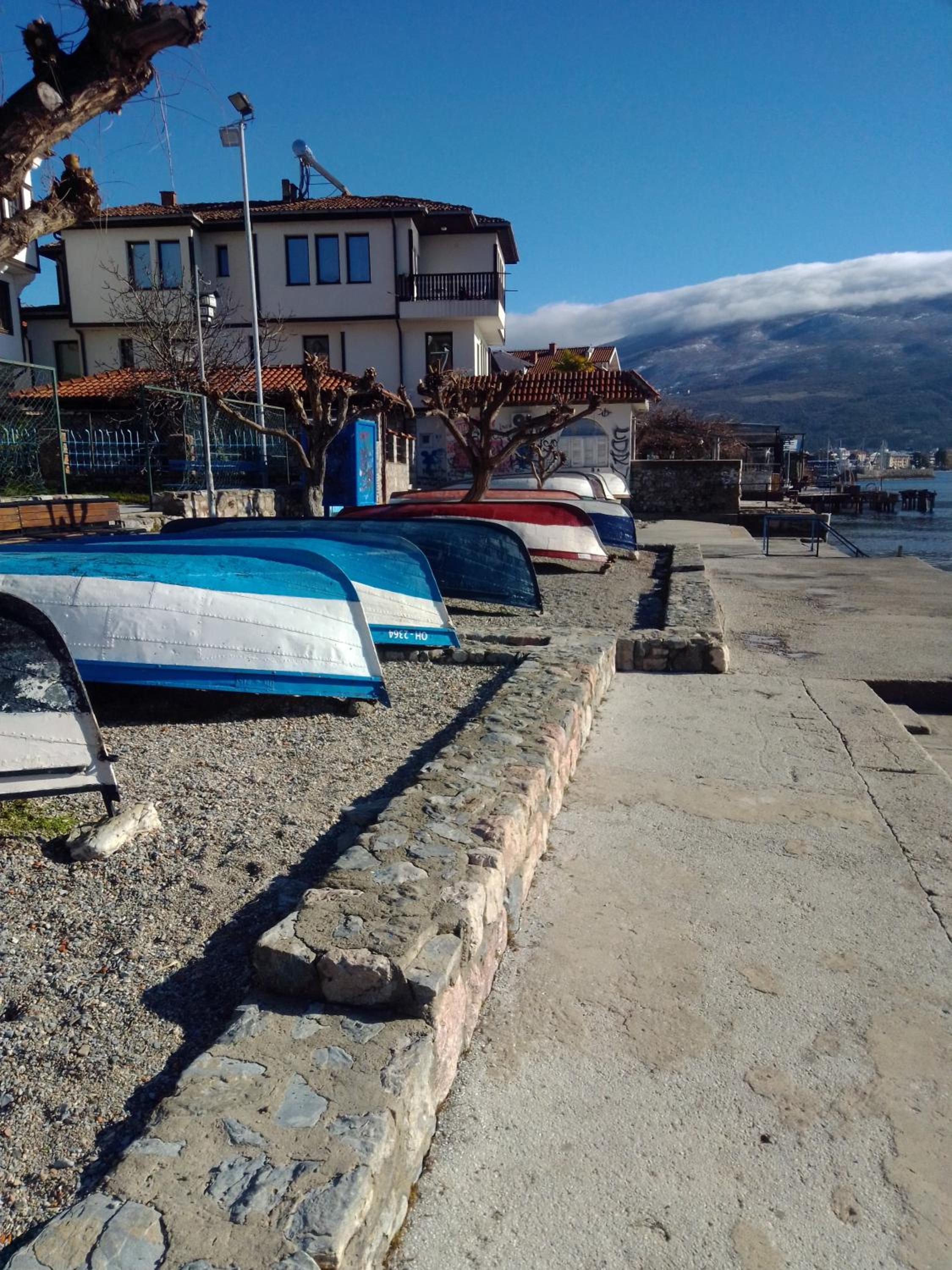 Beach Apartment Ohrid - Near Beach, Balcony and Free Parking