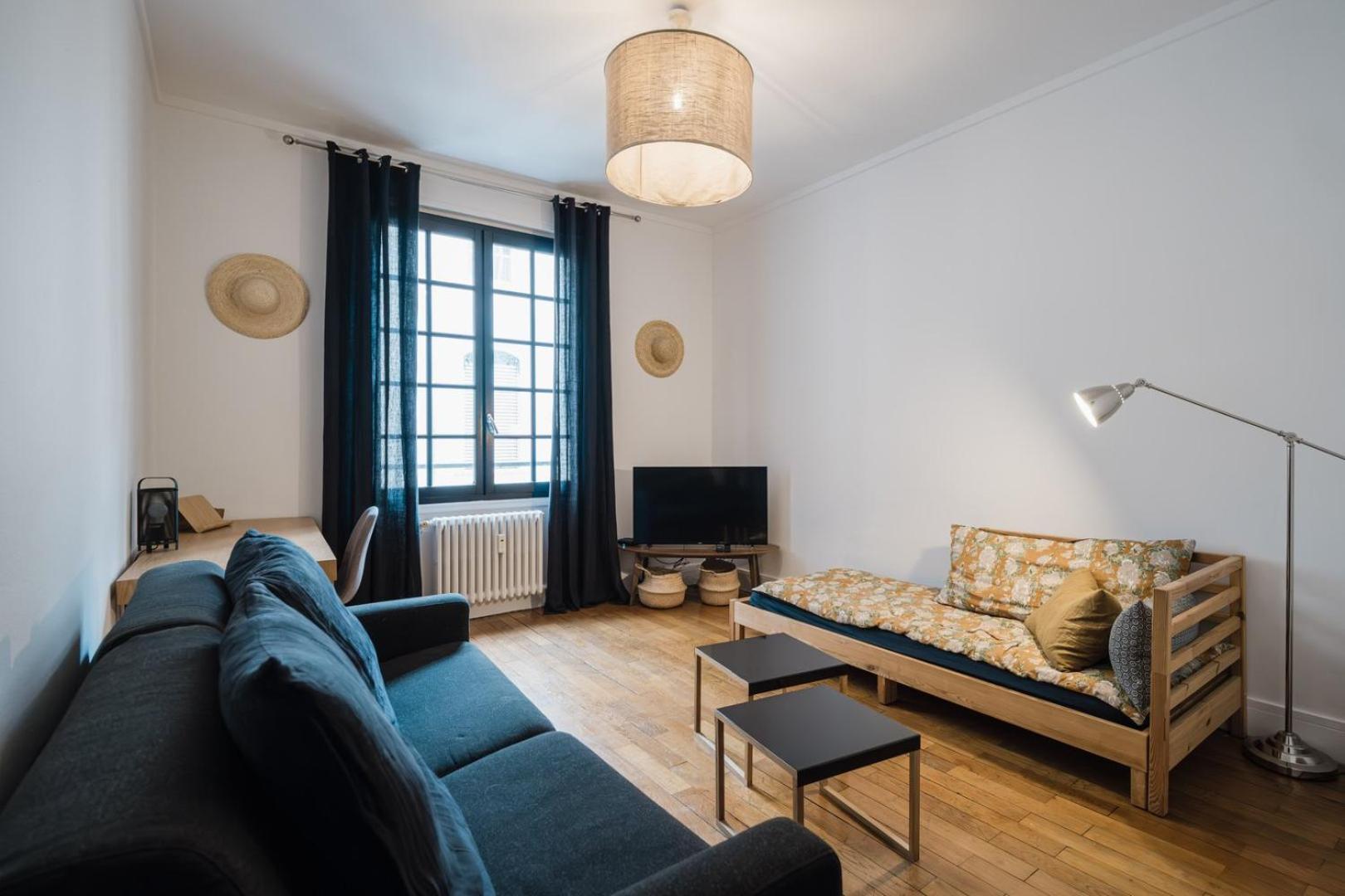 HYPER CENTRE 4 RUE EMILE ZOLA BELLECOUR JACOBINS CELESTINS Wifi ASCENSEUR