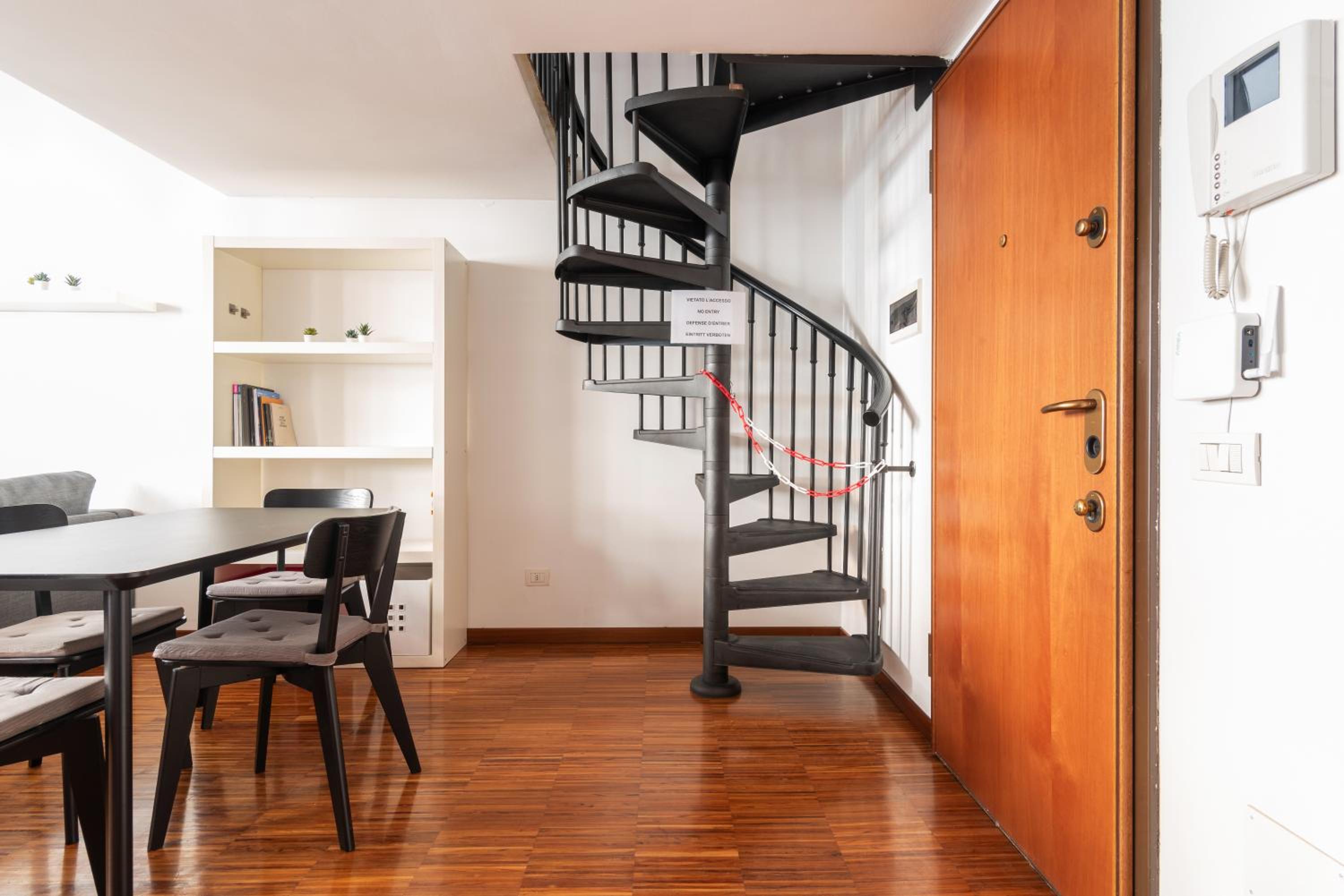 Modernità a Milano: Bilocale con Balcone