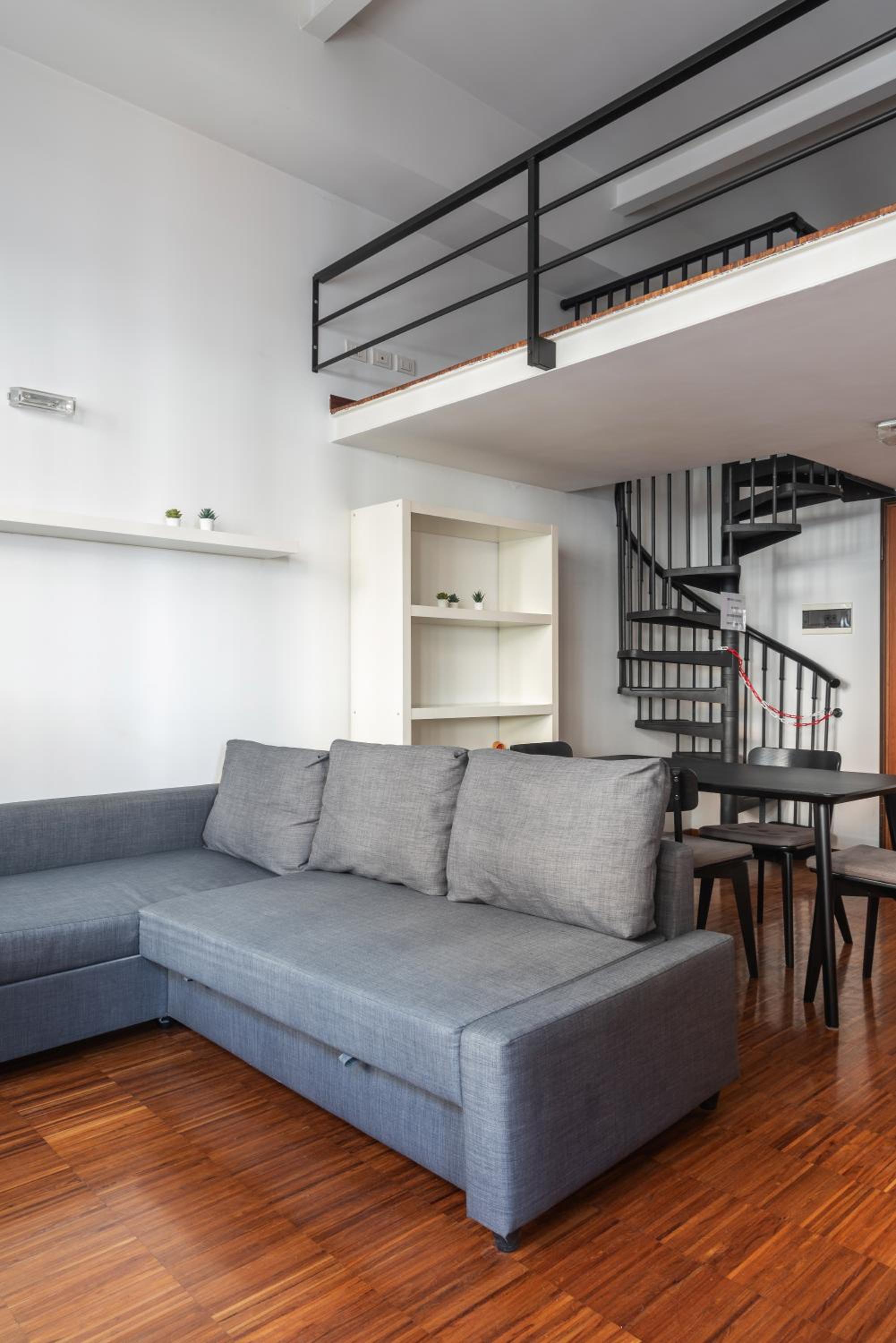 Modernità a Milano: Bilocale con Balcone