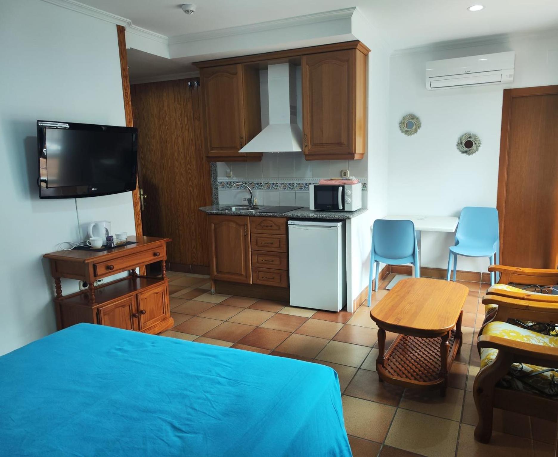 Apartamentos Leonor Carihuela