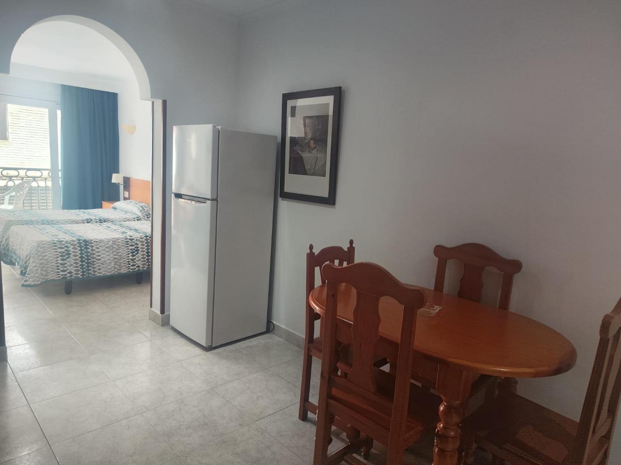 Apartamentos Leonor Carihuela