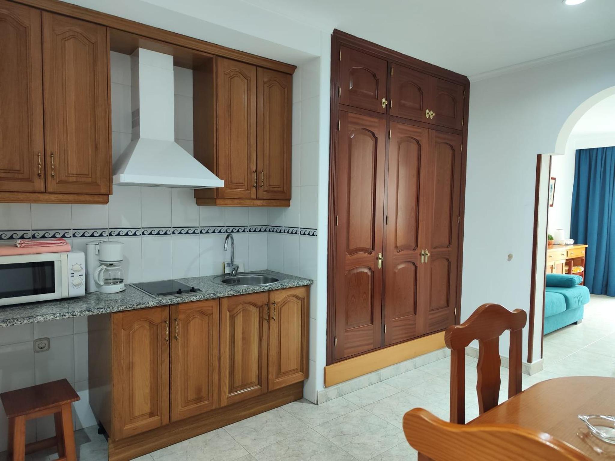 Apartamentos Leonor Carihuela