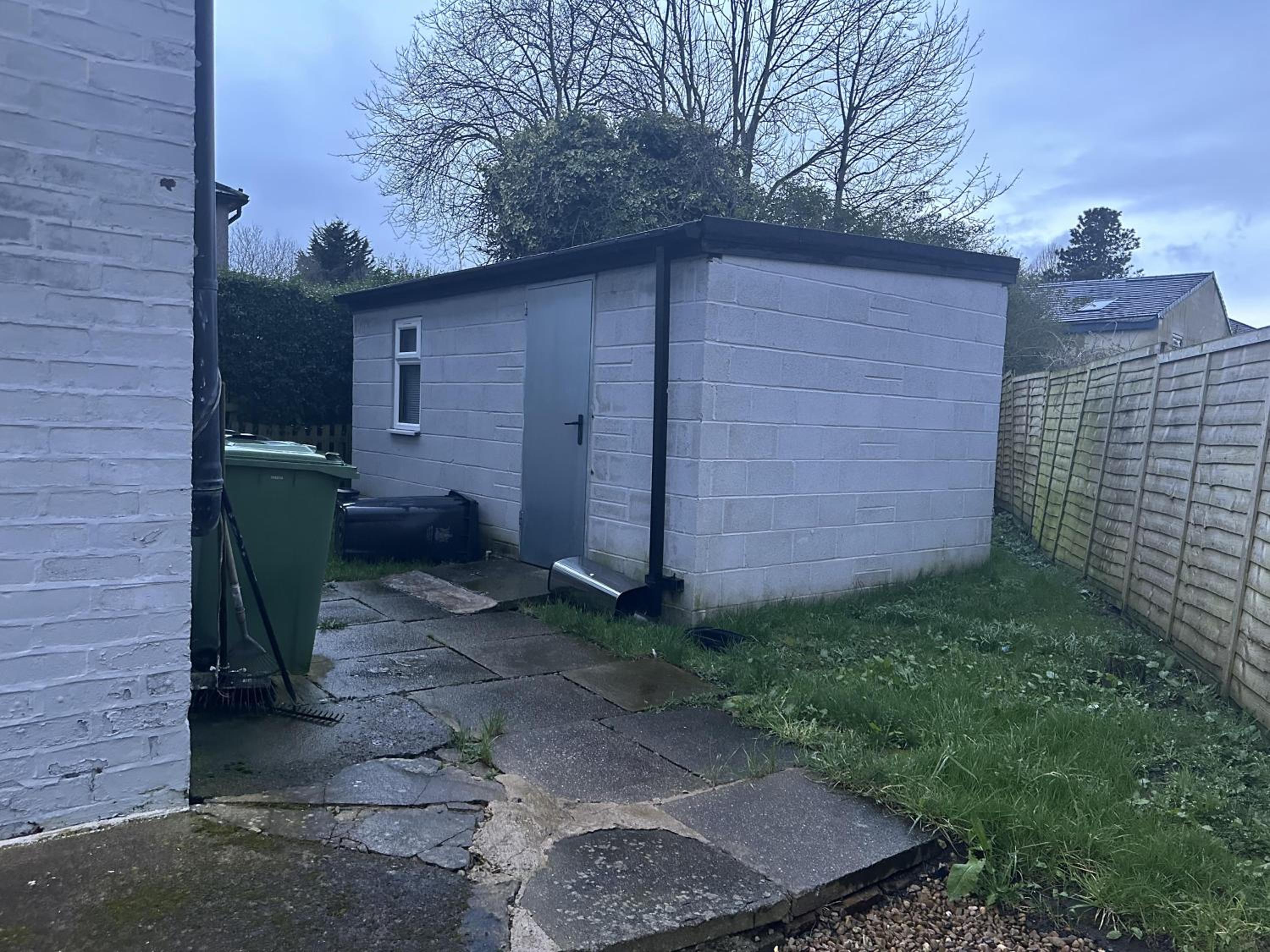 Beautiful 1-Bed House in Bradford view 4