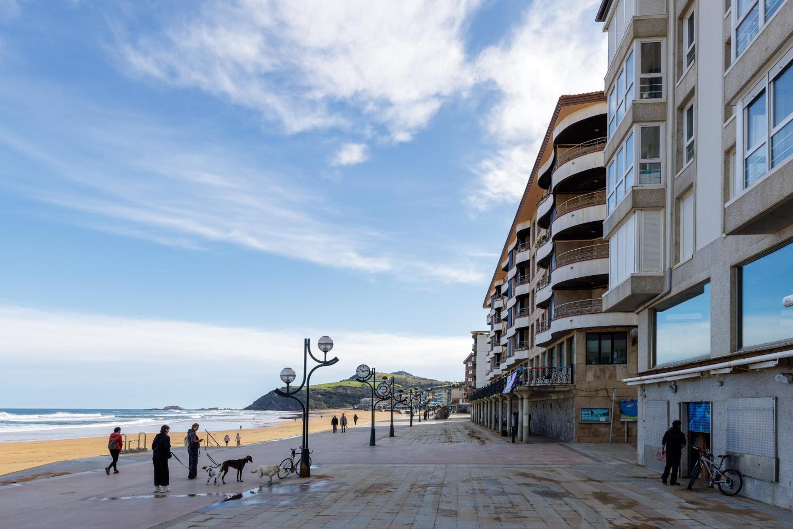 Bañeru 3-3, 1ª línea de playa con parking - Zarautz by Egona view 4