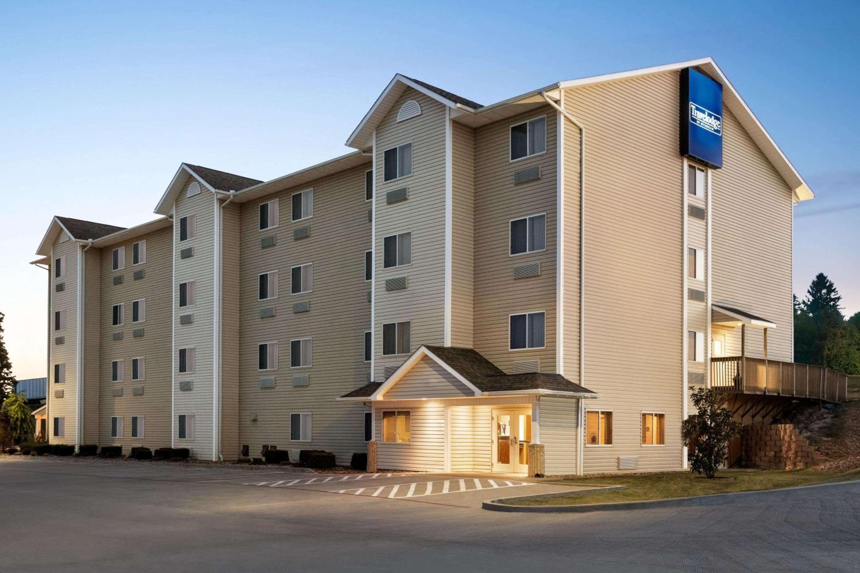 McAlester Vacations - Travelodge by Wyndham McAlester - Property Image 2