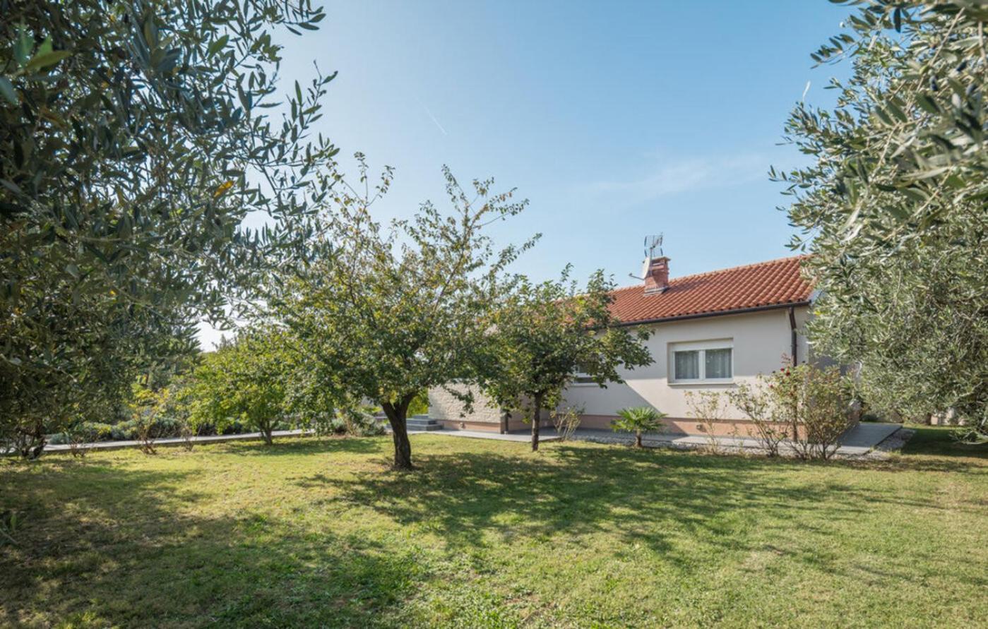 Villa Viktoria near Poreč for 6 people with play room & private pool view 2