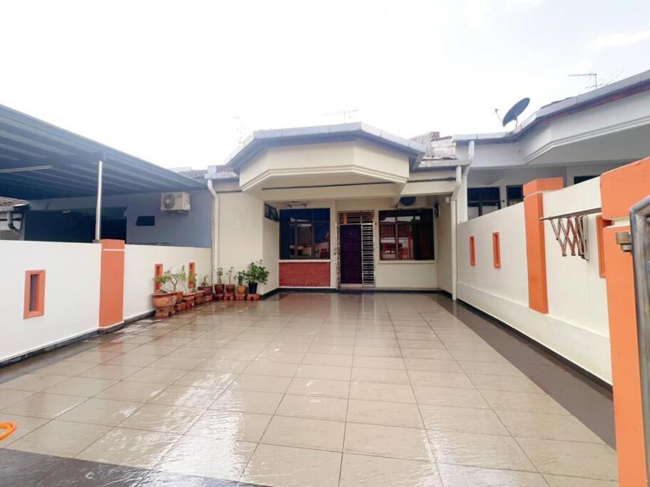 A19 Cozy Daya Homestay