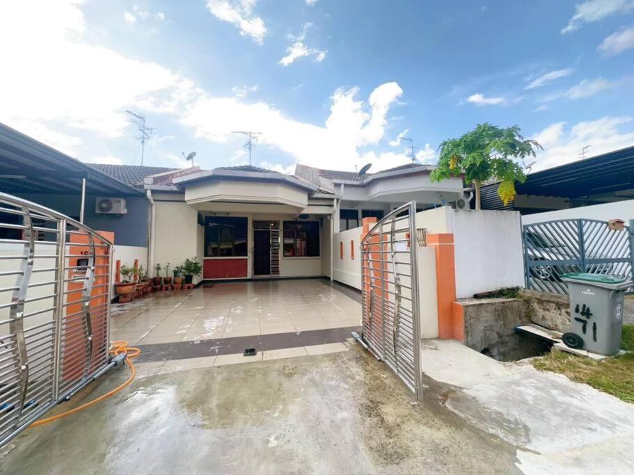 A19 Cozy Daya Homestay