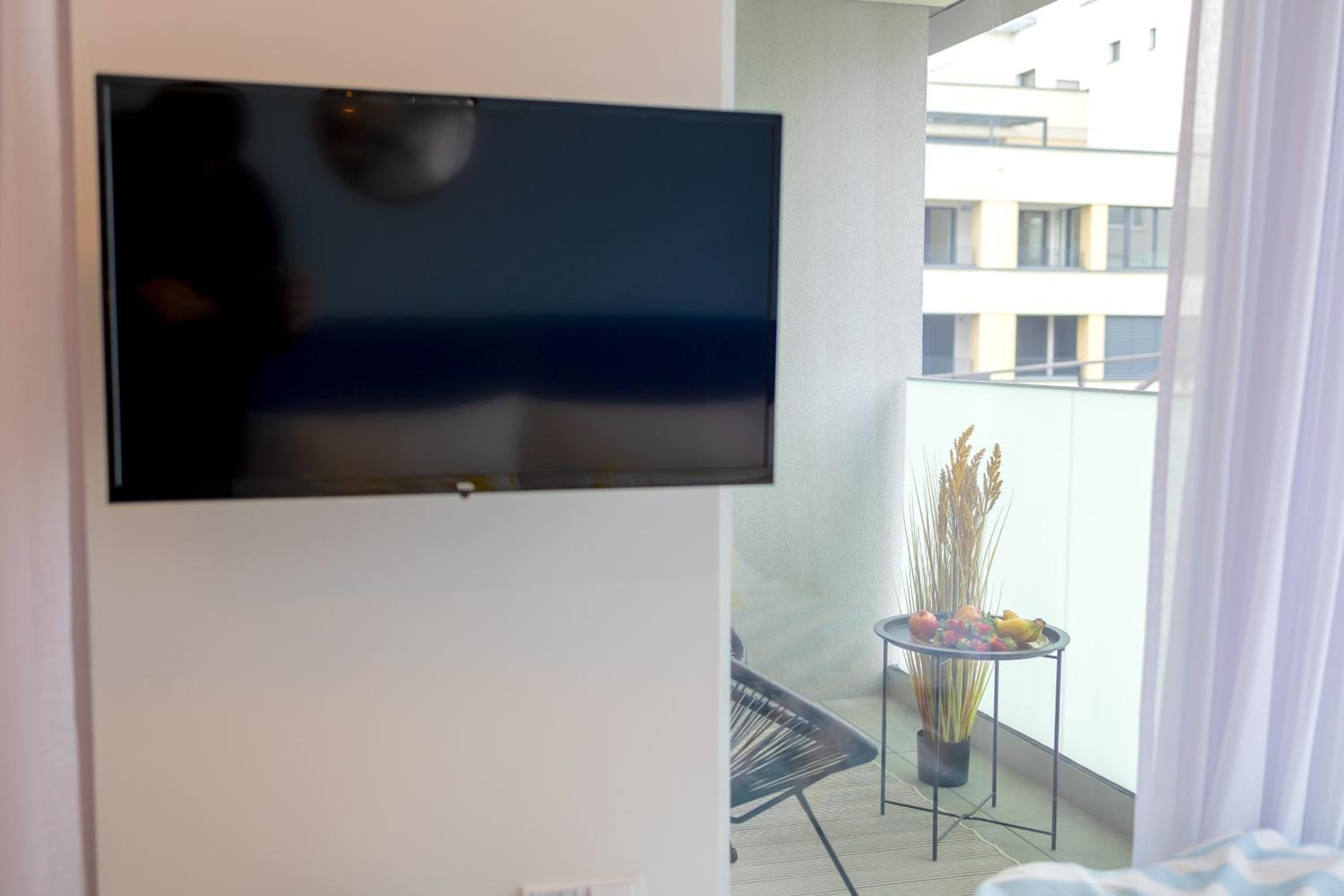Colorful Apartment - Balcony, Free Parking, by Gravity Prague