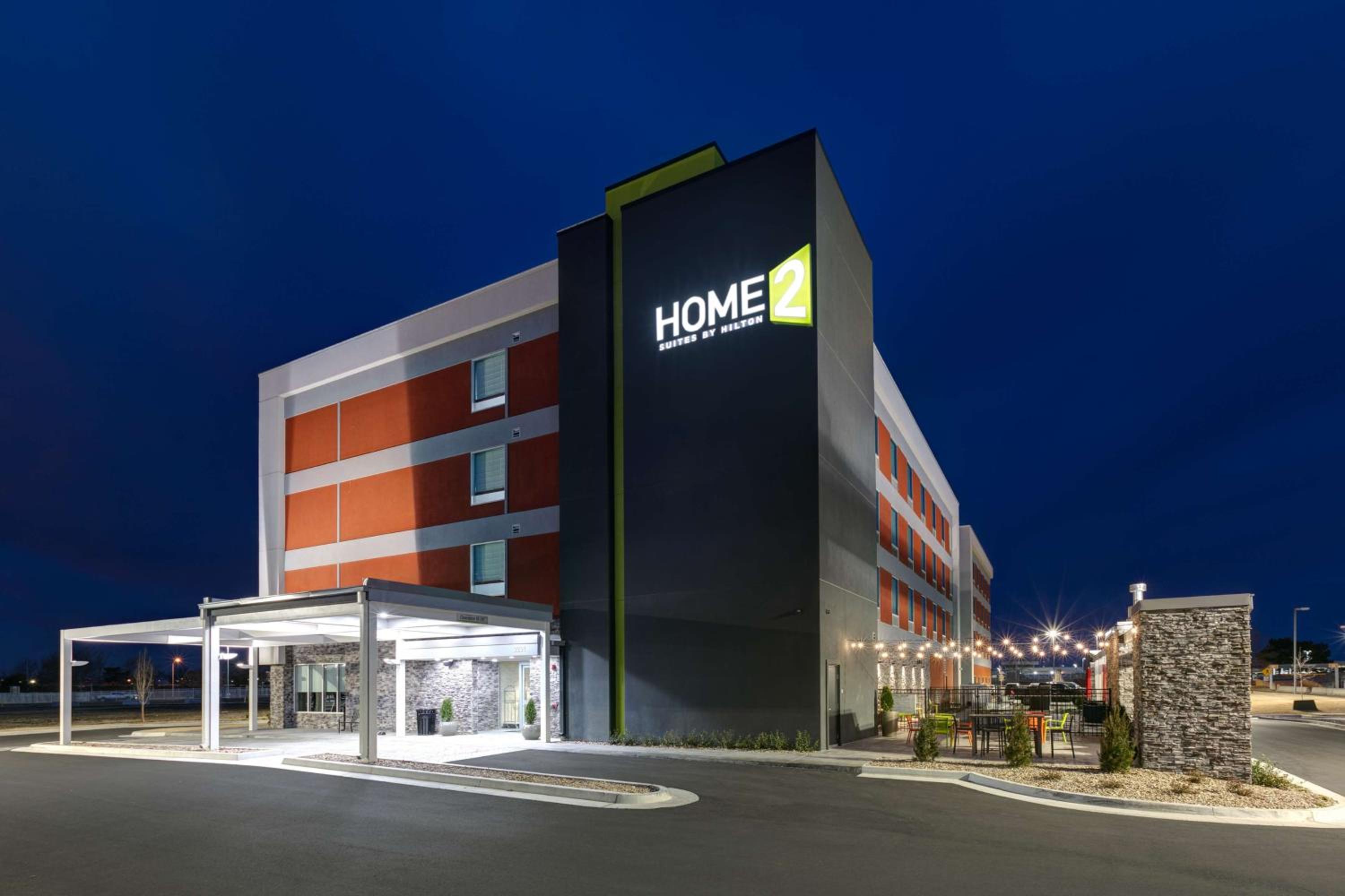 Hotel Home2 Suites By Hilton Tulsa Airport - Image 1