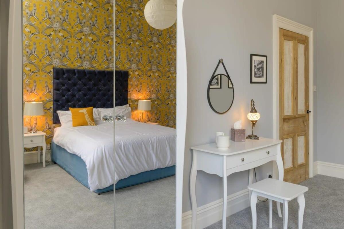 Gorgeous Apartment Seconds from Seafront Clevedon