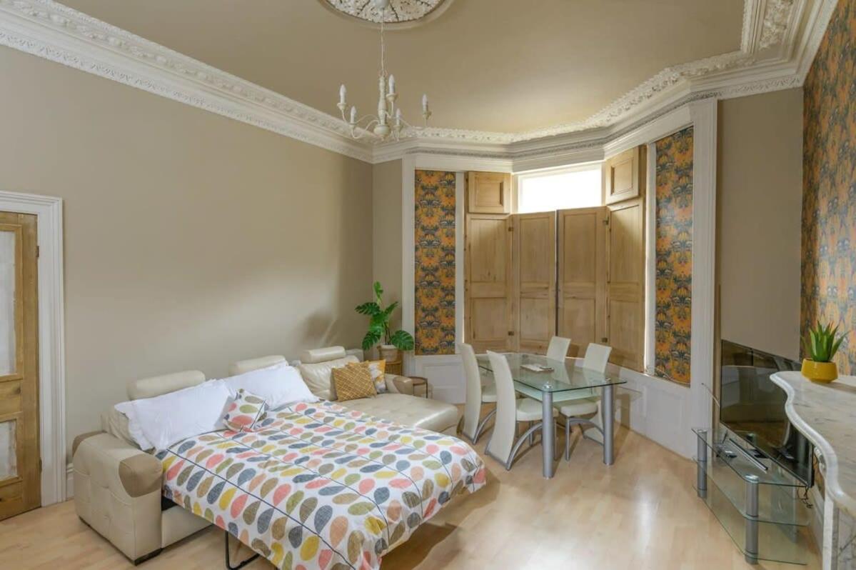 Gorgeous Apartment Seconds from Seafront Clevedon