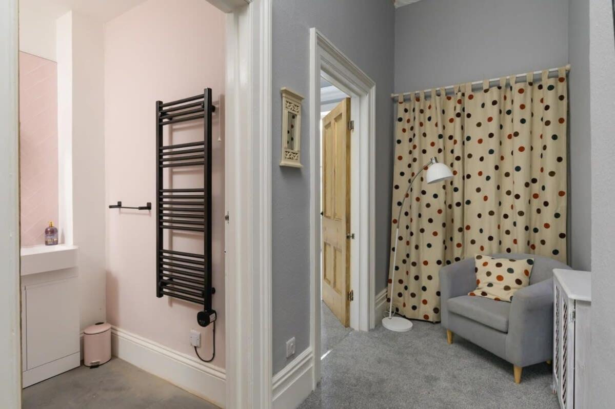 Gorgeous Apartment Seconds from Seafront Clevedon