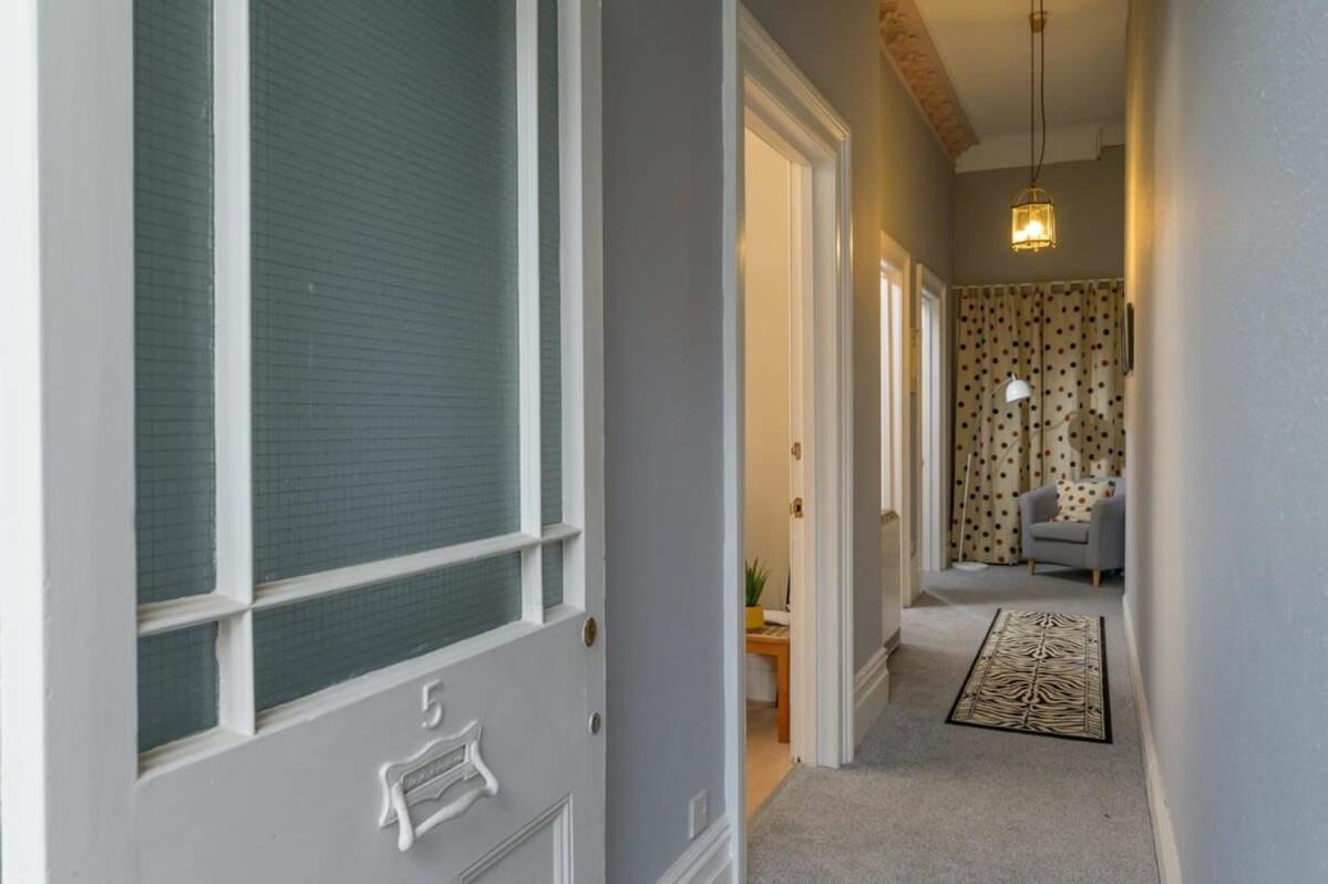 Gorgeous Apartment Seconds from Seafront Clevedon