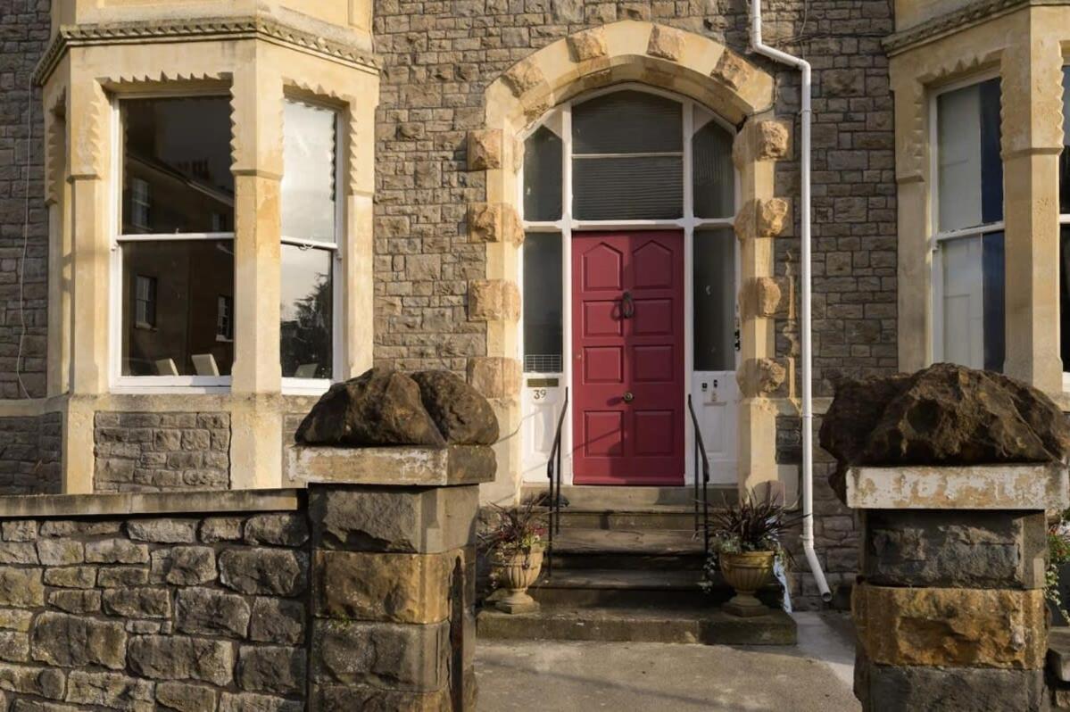 Gorgeous Apartment Seconds from Seafront Clevedon