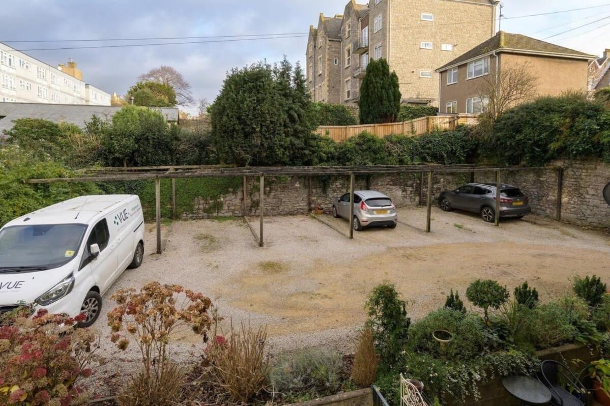 Gorgeous Apartment Seconds from Seafront Clevedon