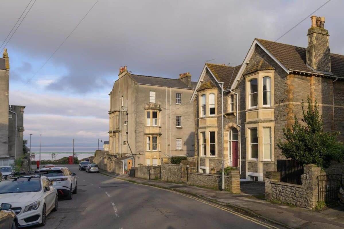 Gorgeous Apartment Seconds from Seafront Clevedon