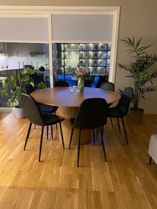 Strøken leilighet inkl parkeringskjeller.