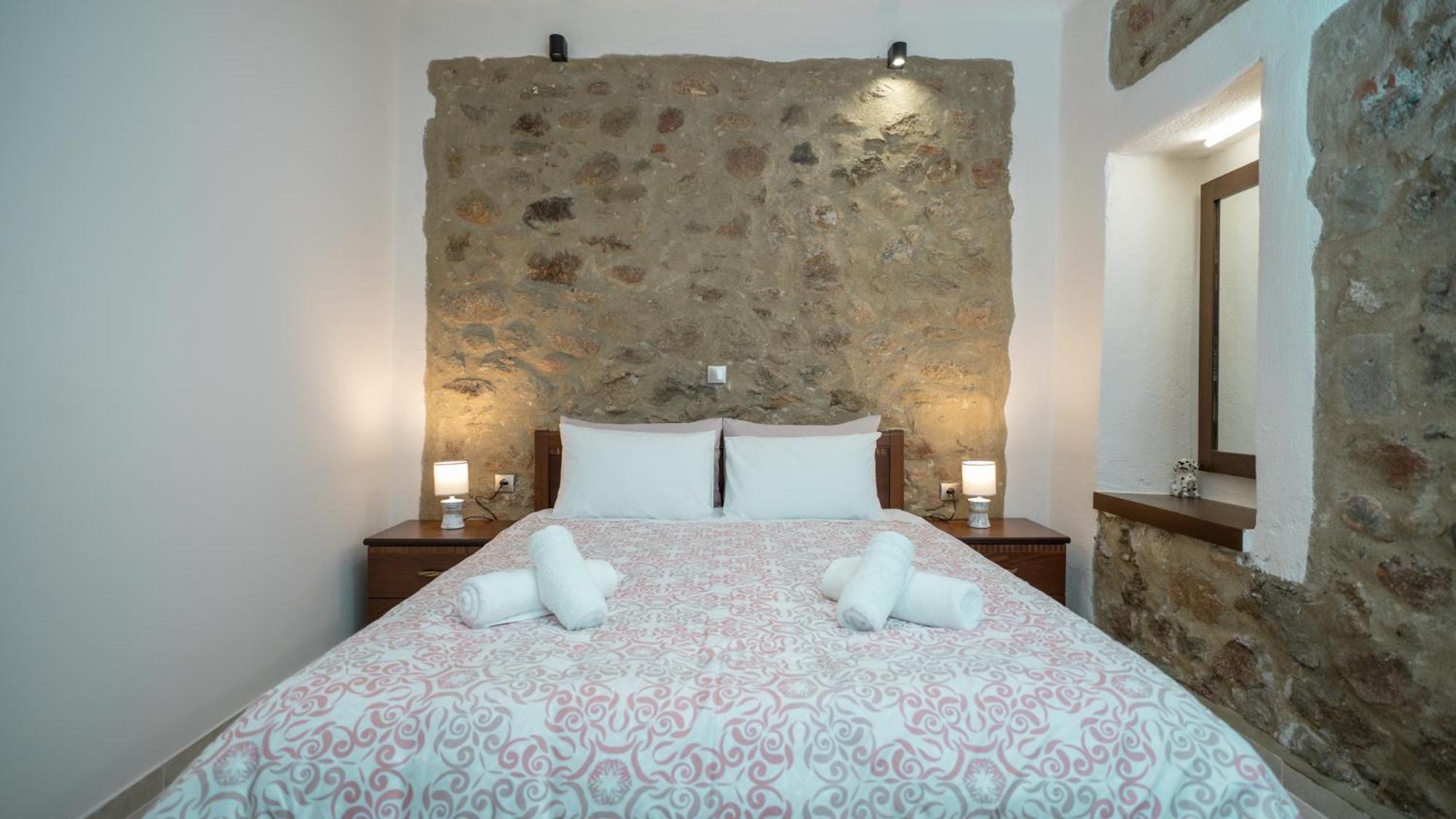 Akratos House