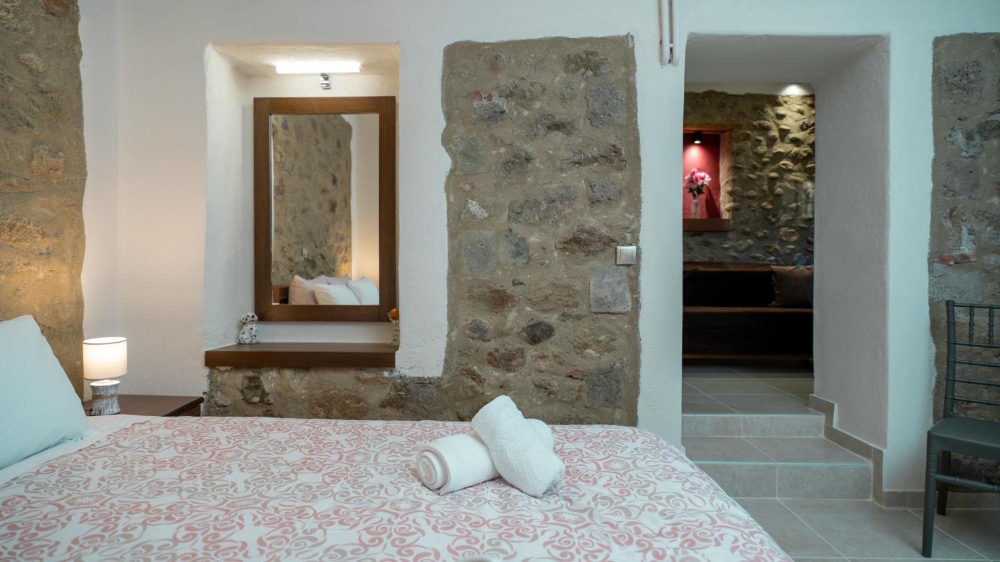 Akratos House