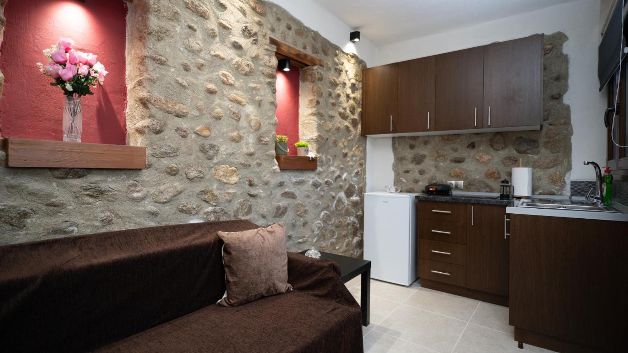 Akratos House