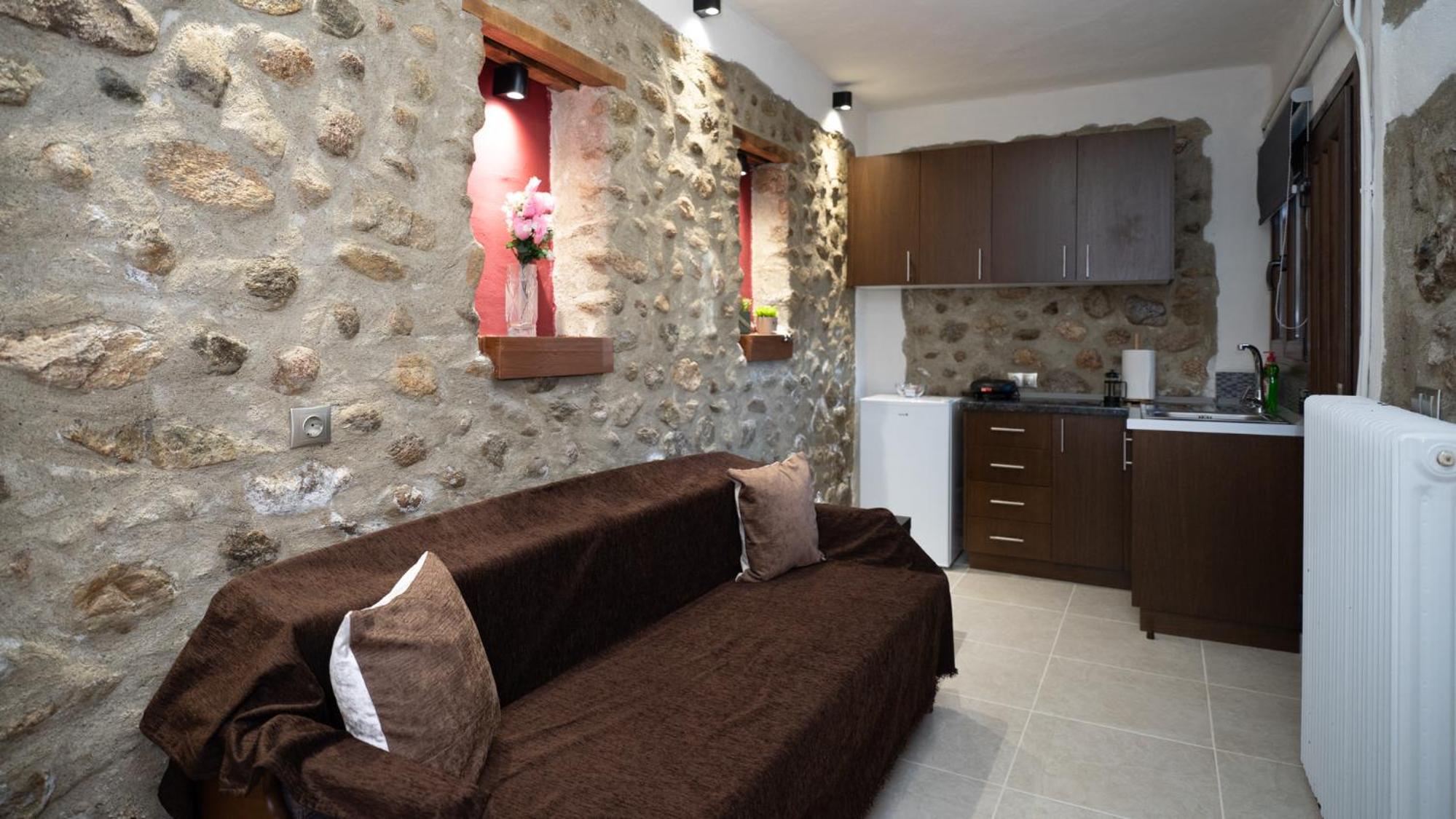 Akratos House