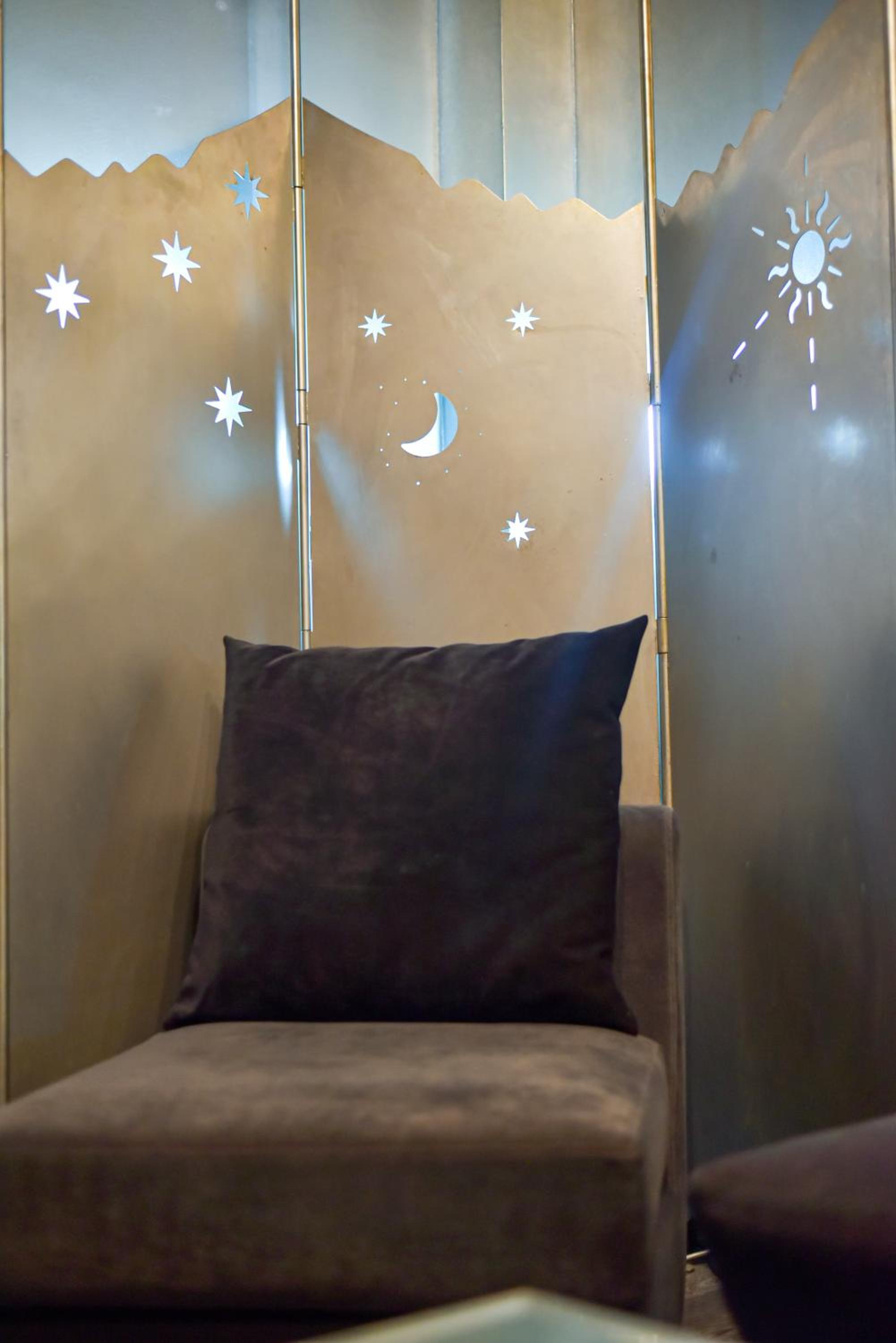 the Disco Black House photo 5