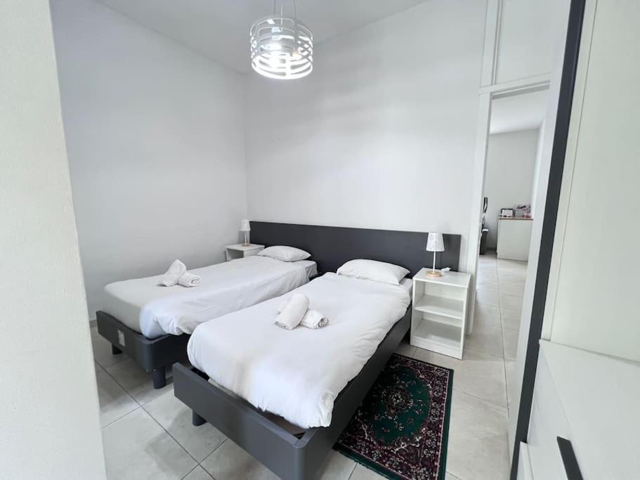 Sunshine Court Apartment No 4 view 3