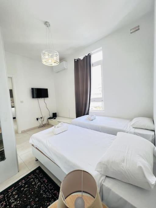 Sunshine Court Apartment No 4 view 4