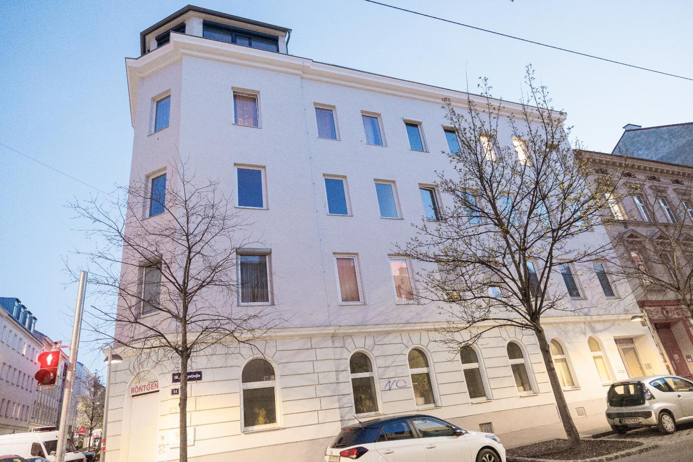 SYMPHONY Apartments 42 - Modern Loft with Terrace and Grill in Central Location