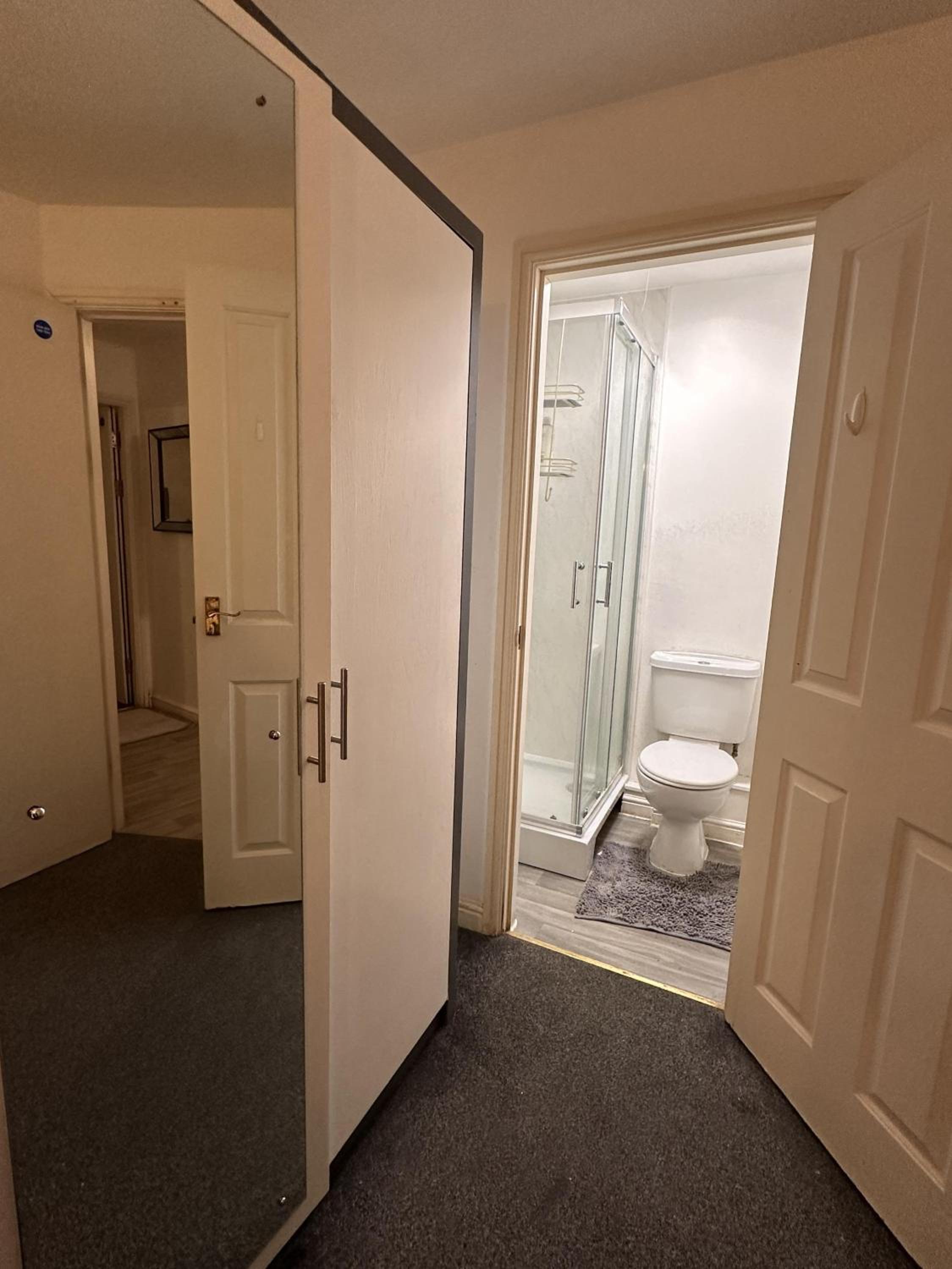 Captivating 2-Bed Apartment in West Bromwich view 2