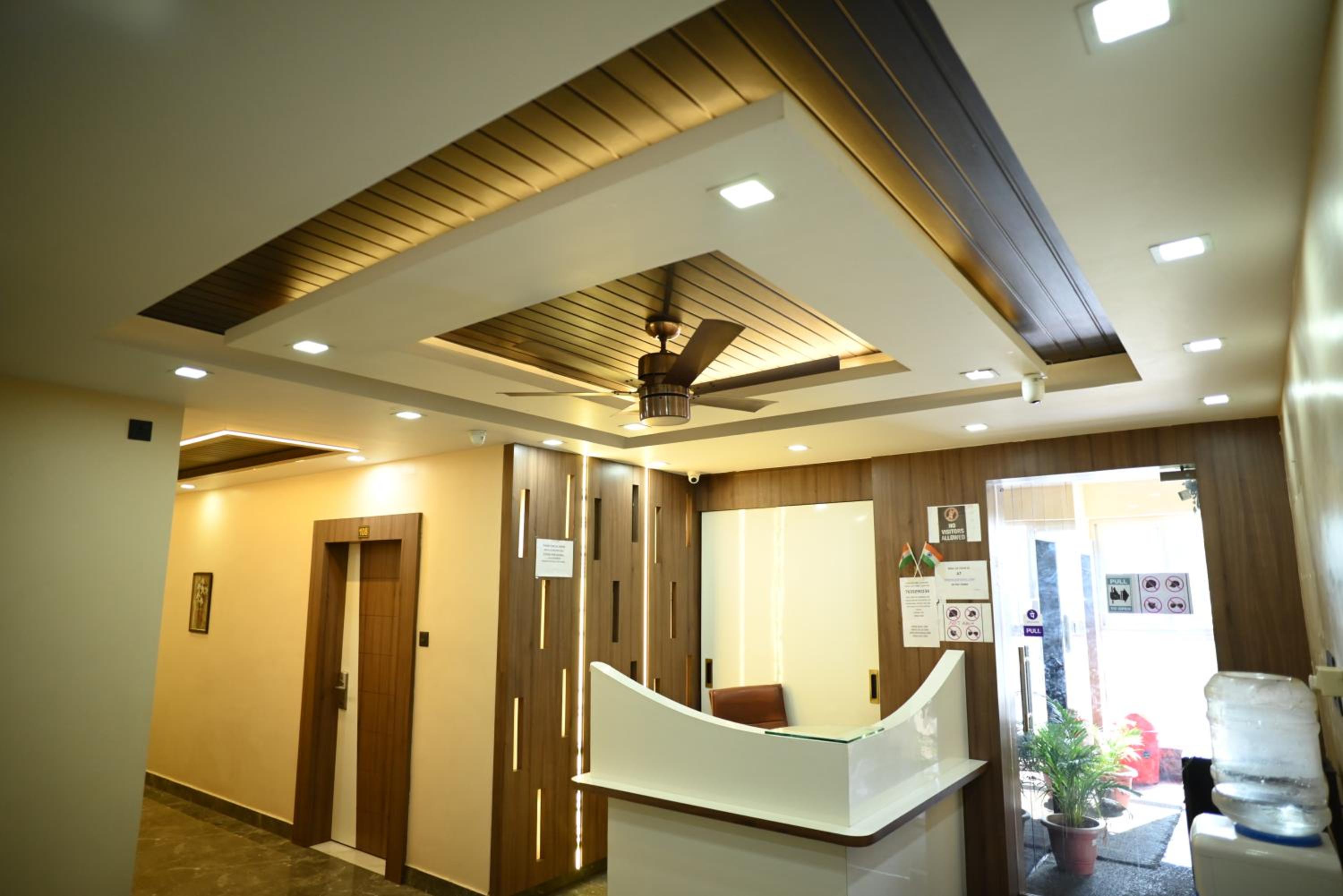 Lobby & Reception
