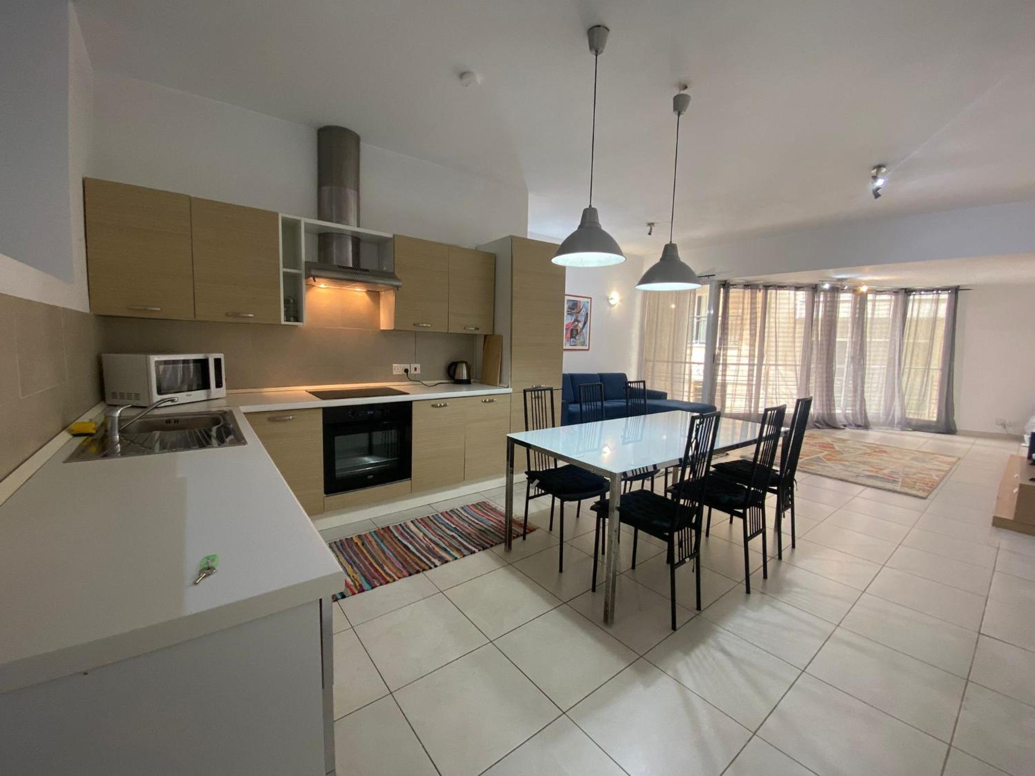 Sliema 2bed with Backyard view 3