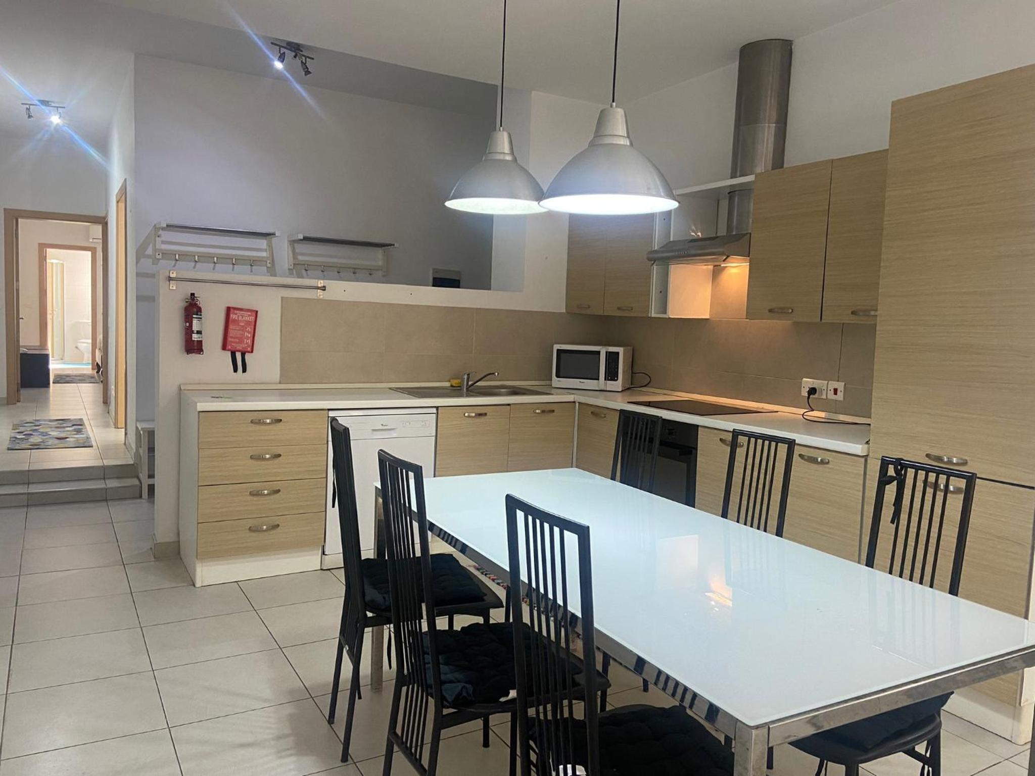 Sliema 2bed with Backyard view 2