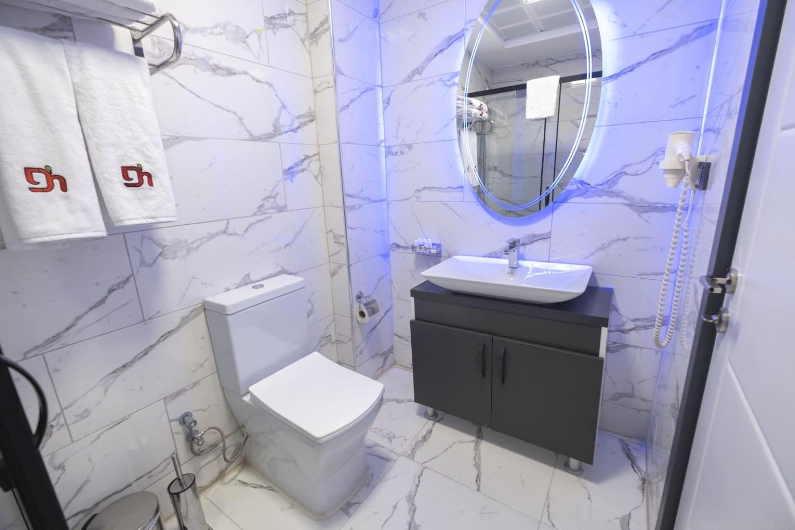 DEWY HOTEL - Image 21