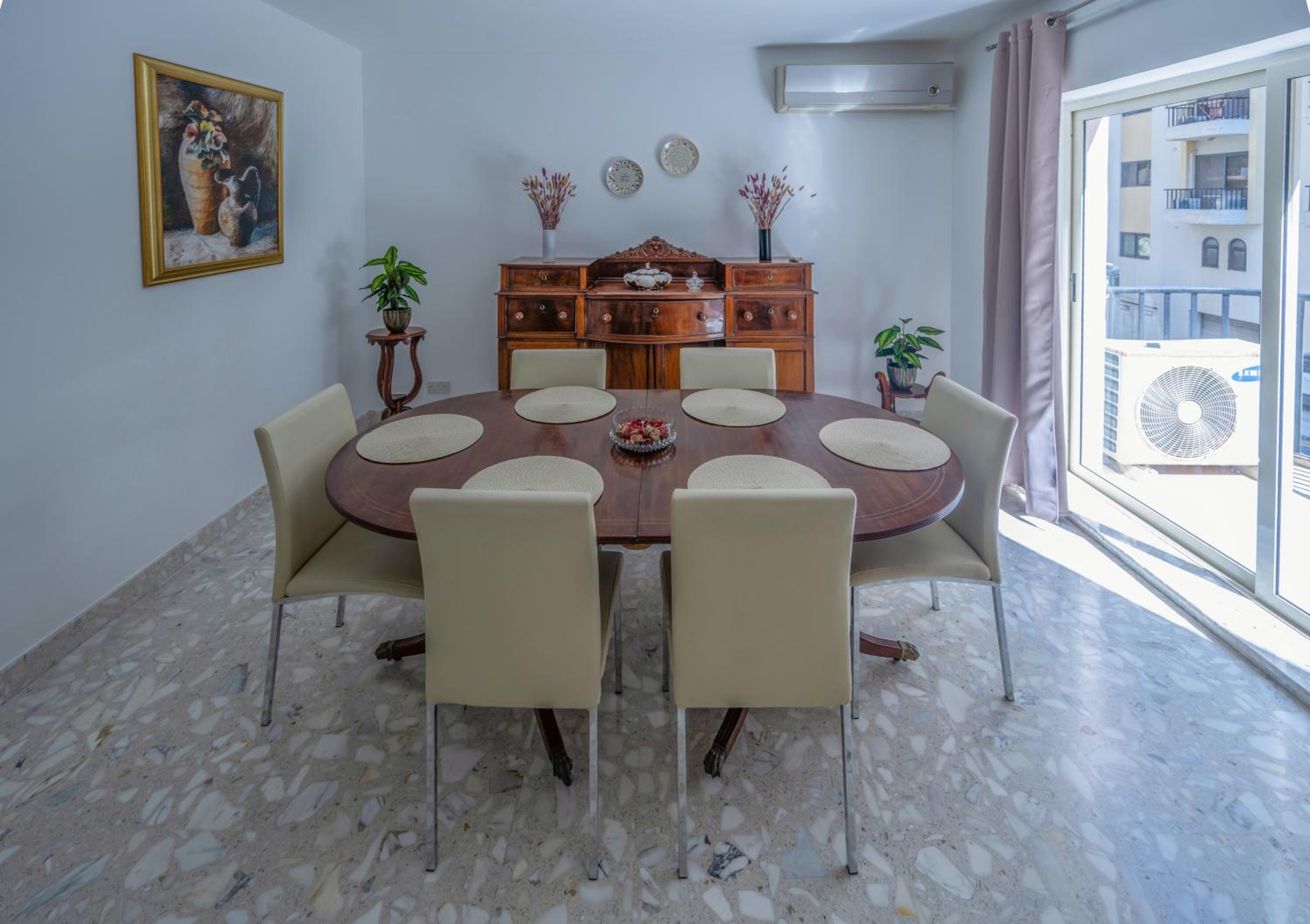 Spacious 3 bedroom Apartment in the Heart of St Julians photo 4