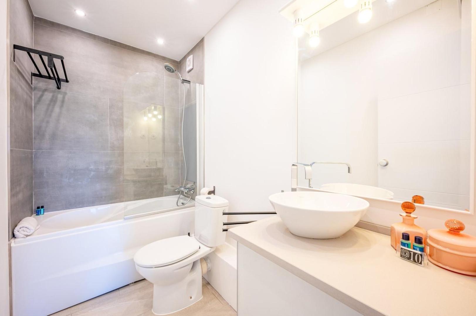 GuestReady - Retro design in Olivais view 4