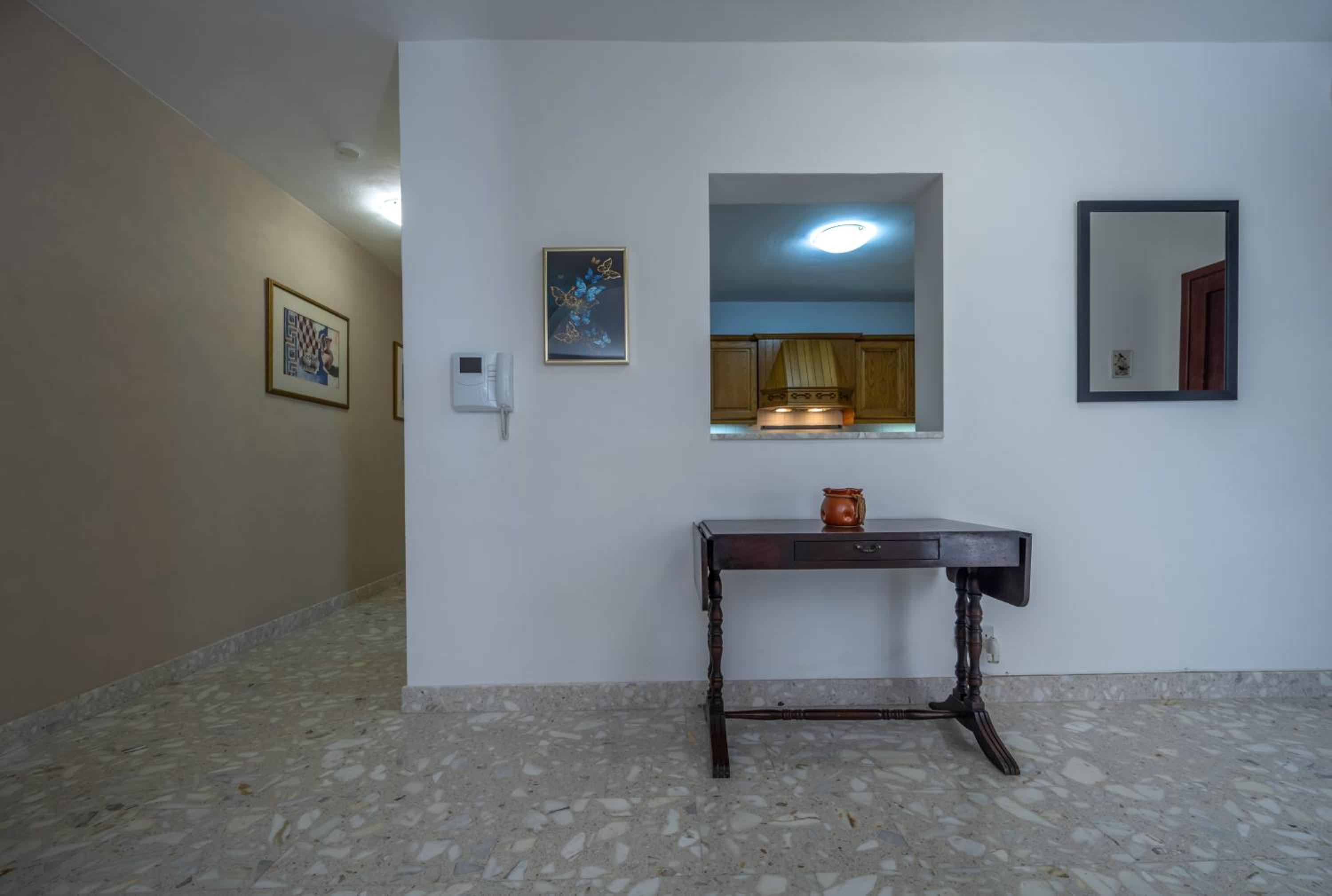Spacious 3 bedroom Apartment in the Heart of St Julians photo 3