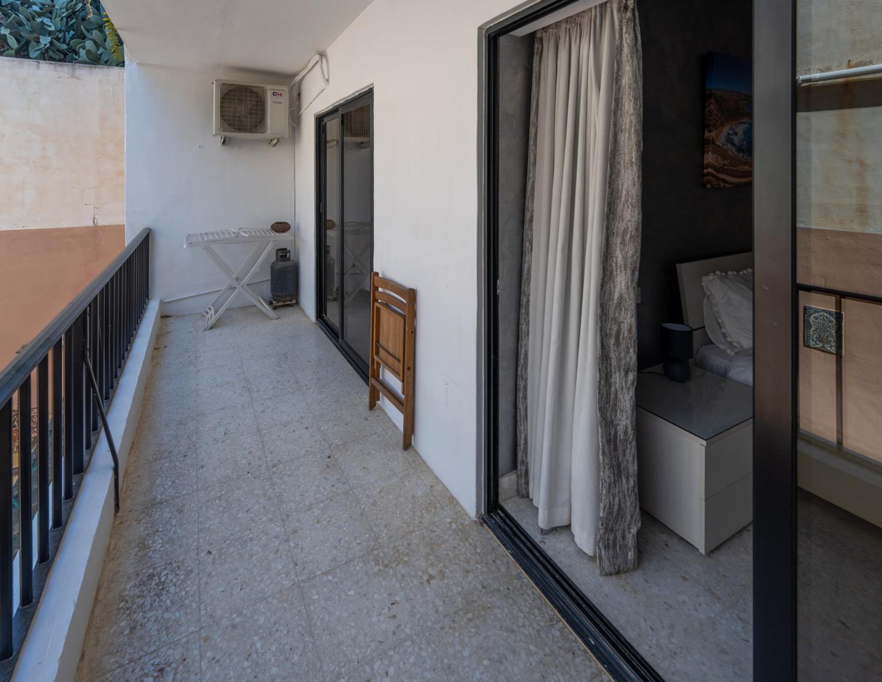 Spacious 3 bedroom Apartment in the Heart of St Julians photo 3
