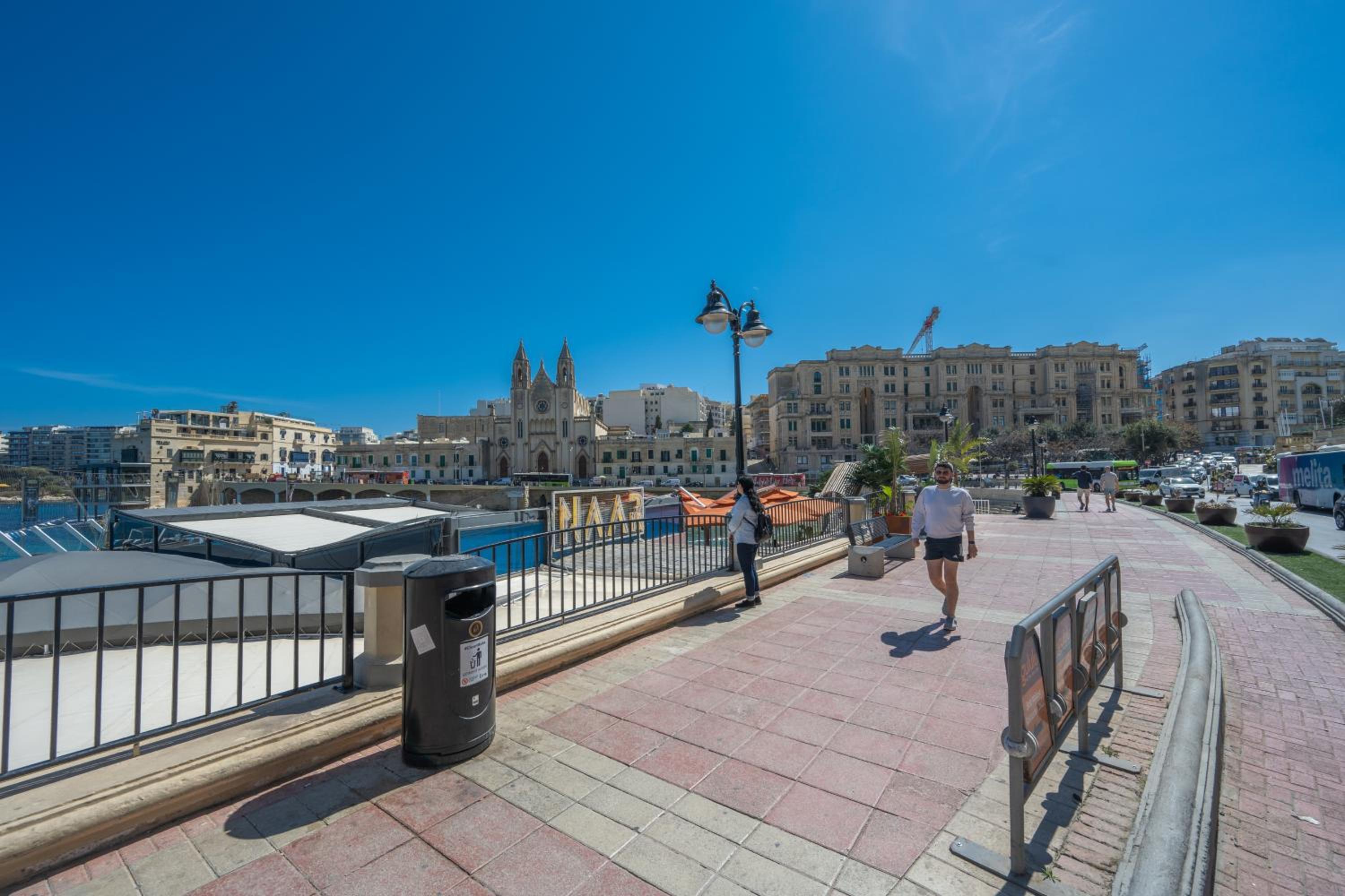 Spacious 3 bedroom Apartment in the Heart of St Julians photo 2