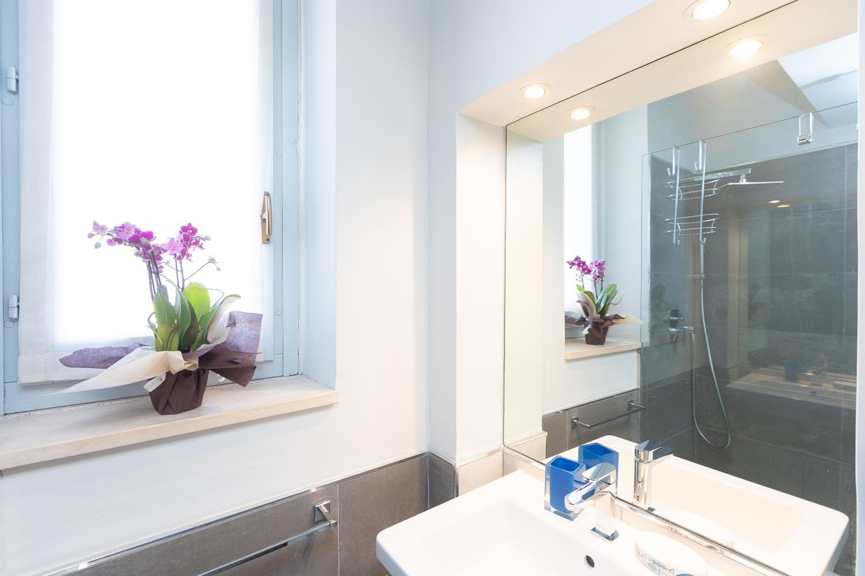 Colosseum bright two Bedroom Apartment