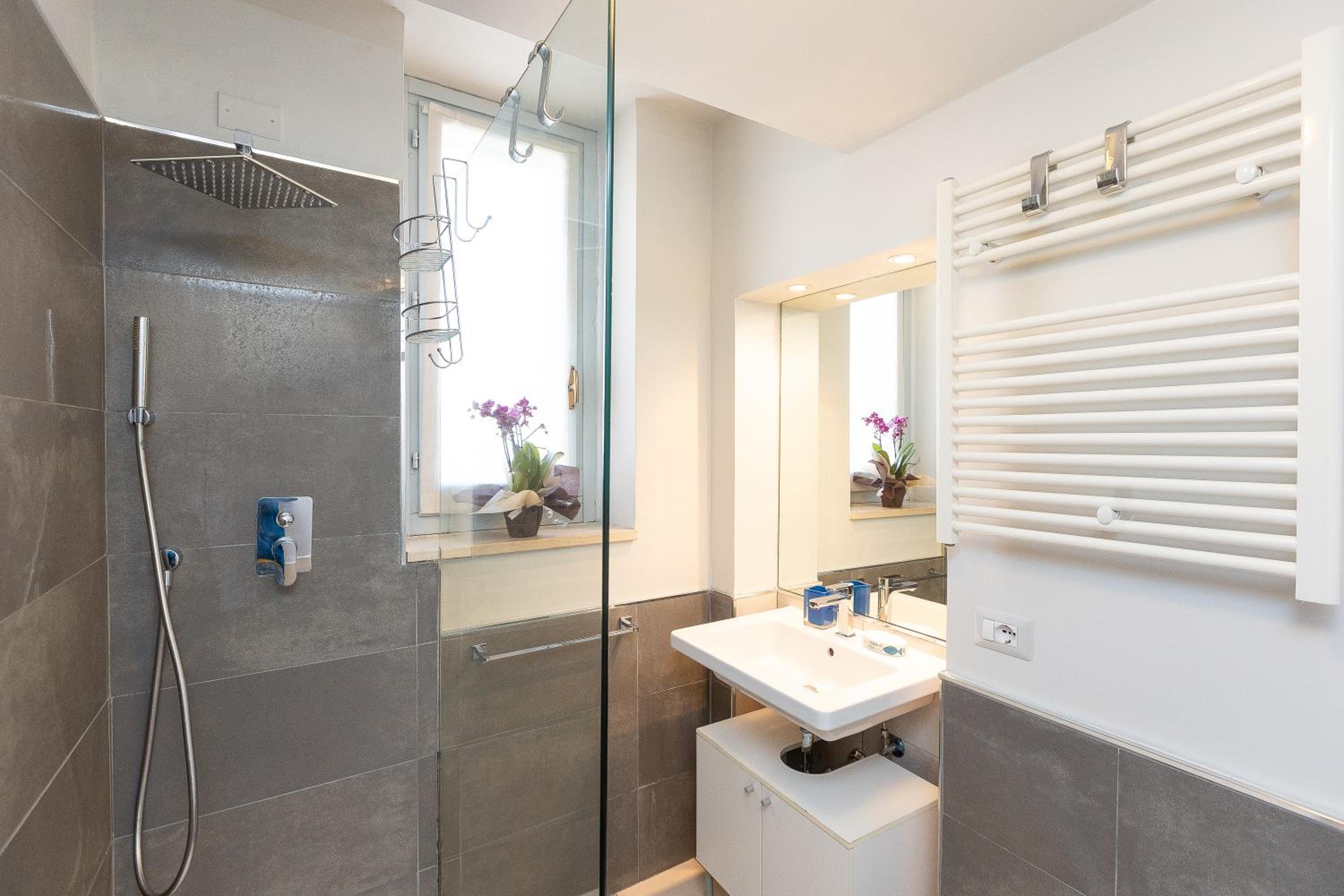 Colosseum bright two Bedroom Apartment