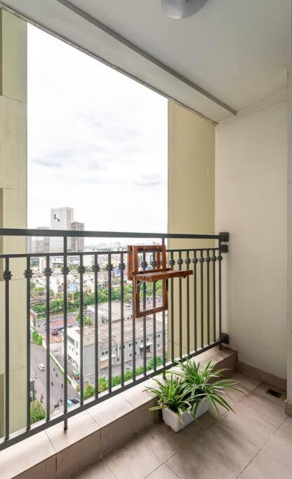 Căn hộ dịch vụ Vinhomes - đầy đủ tiện nghi - tầm nhìn ra thành phố - Landmark plus