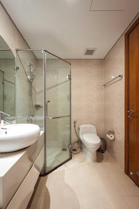 Căn hộ dịch vụ Vinhomes - đầy đủ tiện nghi - tầm nhìn ra thành phố - Landmark plus