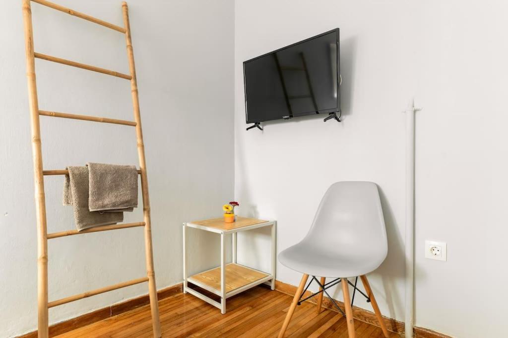 3BDR IDEAL CENTRAL ATHENIAN APT