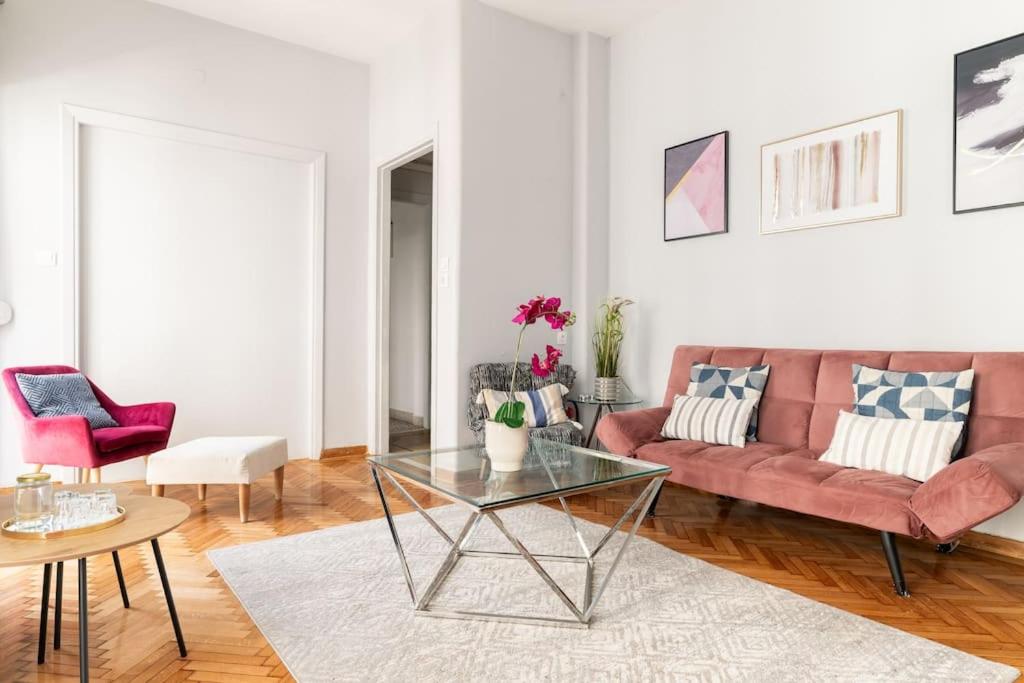 3BDR IDEAL CENTRAL ATHENIAN APT